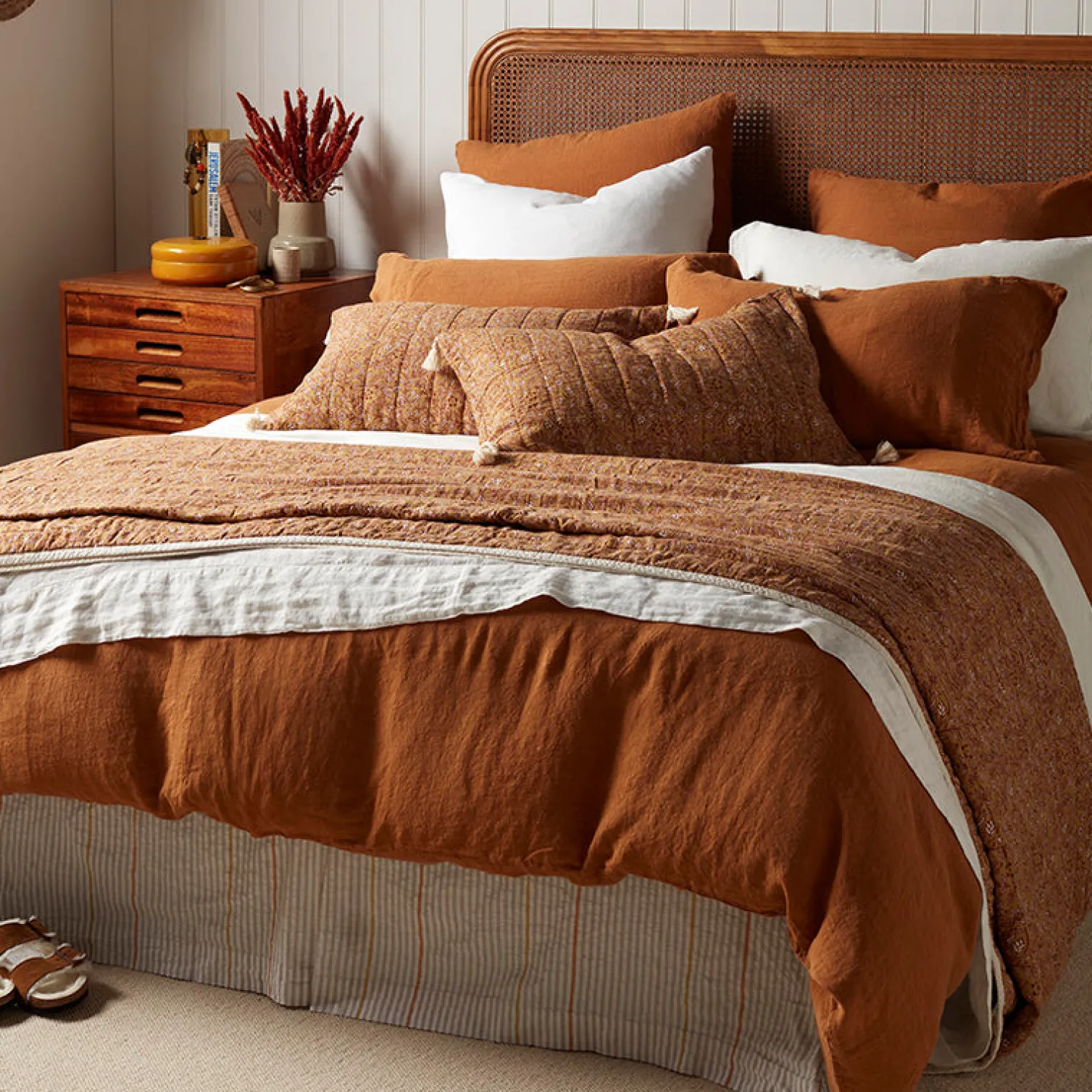 Secret Linen Store Anika Floral 100% Cotton Quilted Throw