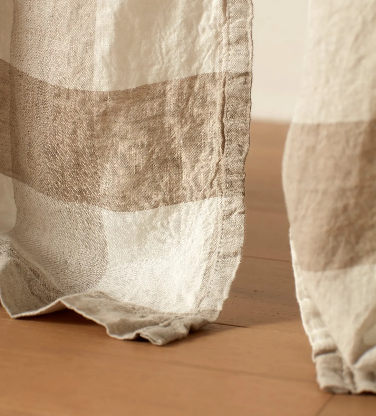 Secret Linen Store Gracie Gingham 100% Linen Loop Top Curtain (Single)