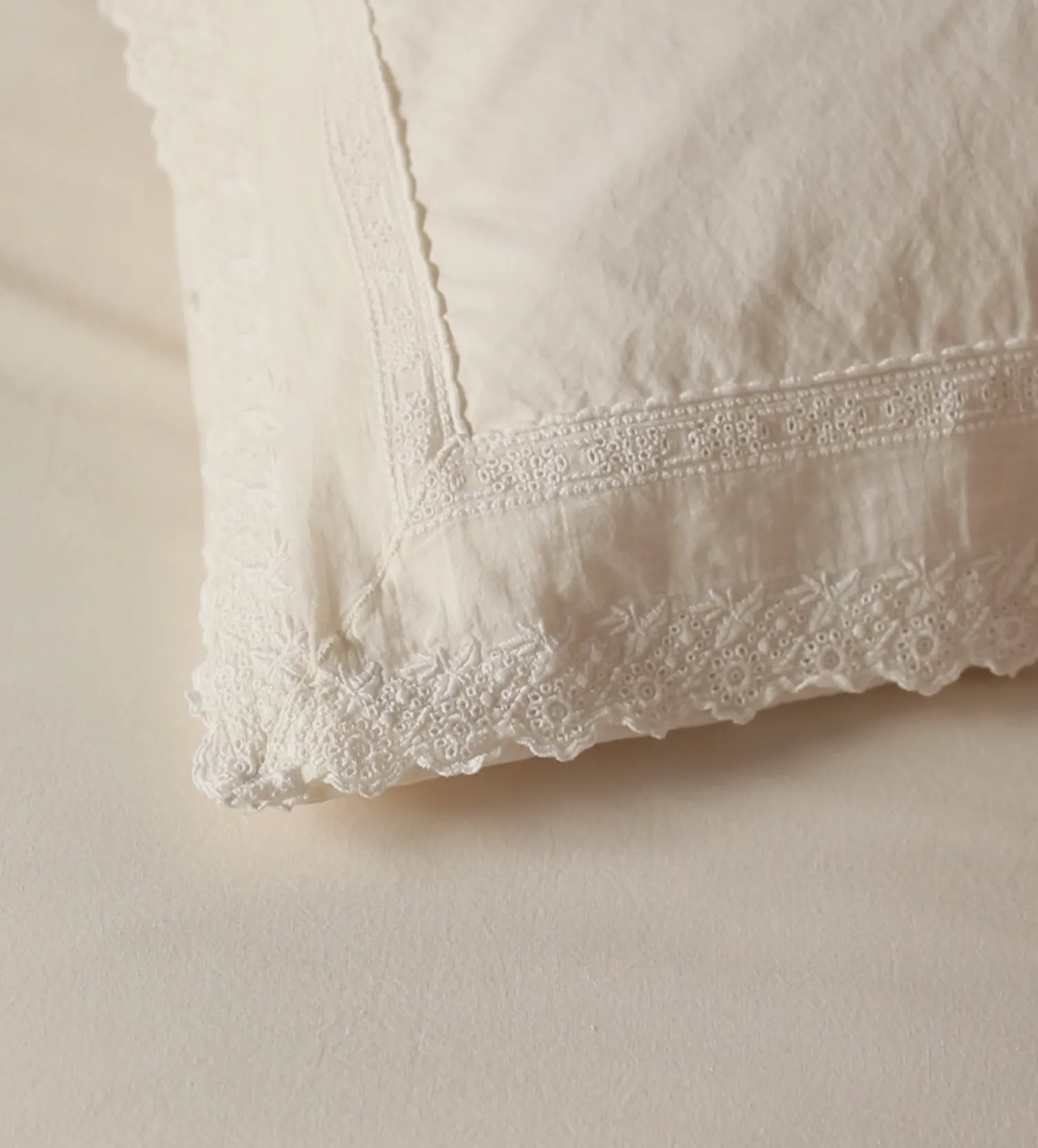 Secret Linen Store Pia Embroidered 100% Cotton Pillowcase